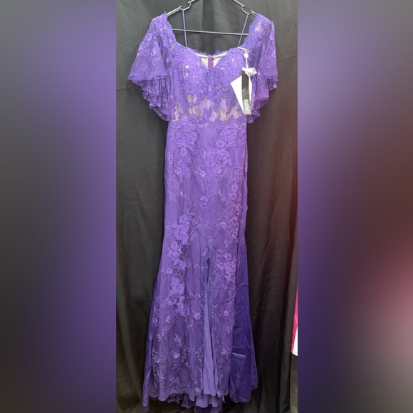 Badgley Mischka NWT Size 6 Deep-Purple Off-The-Shoulder Lace Gown - Picture 4 of 15
